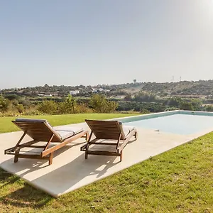 quinta-da-varzea-do-farelo.hotelaalgarve.com/